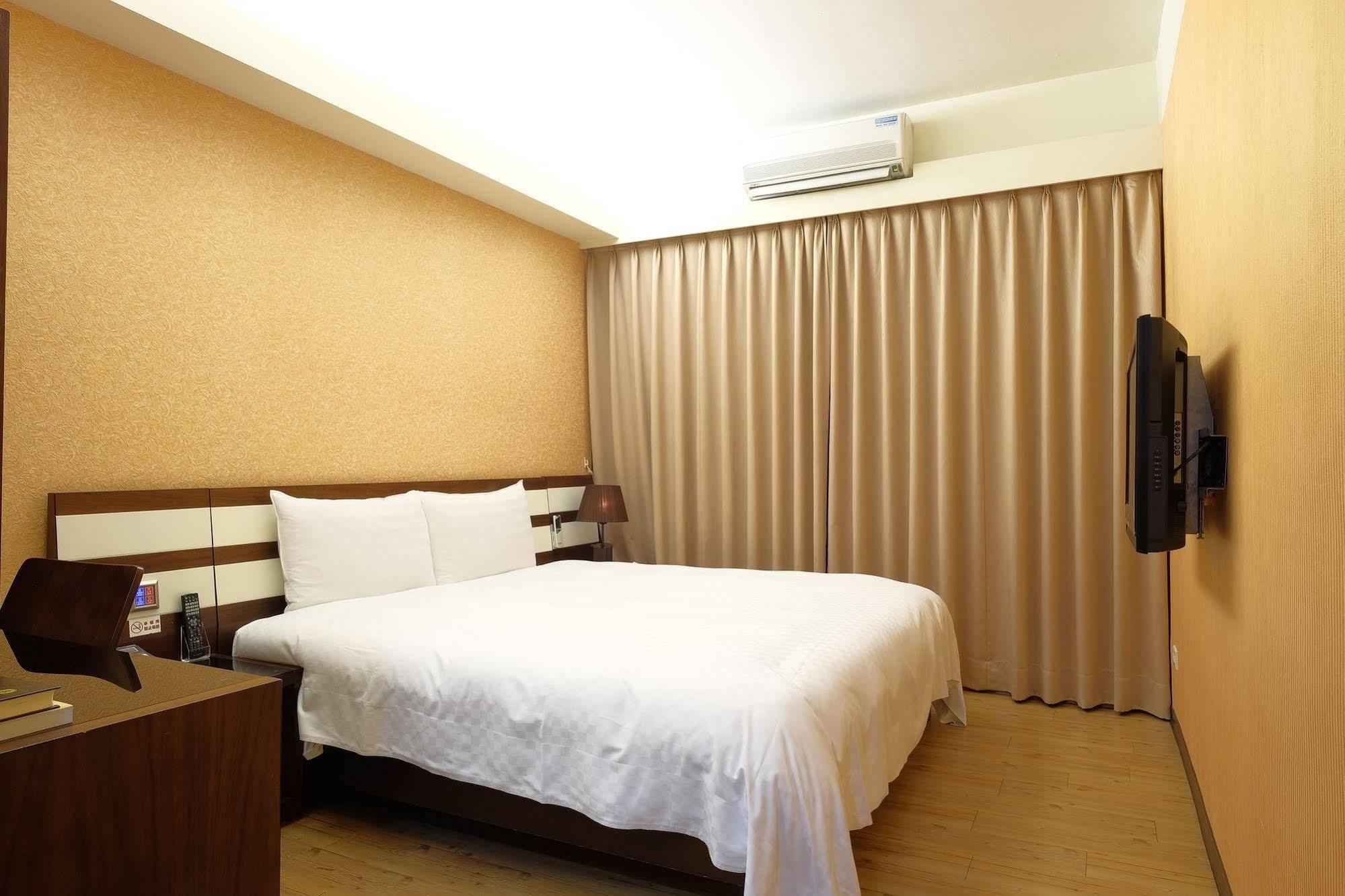 Talmud Hotel Gongyuan Taichung Exterior foto